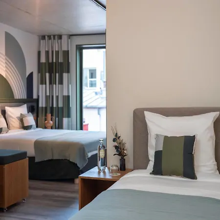 La Belle Hotel