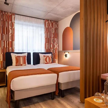 La Belle Hotel